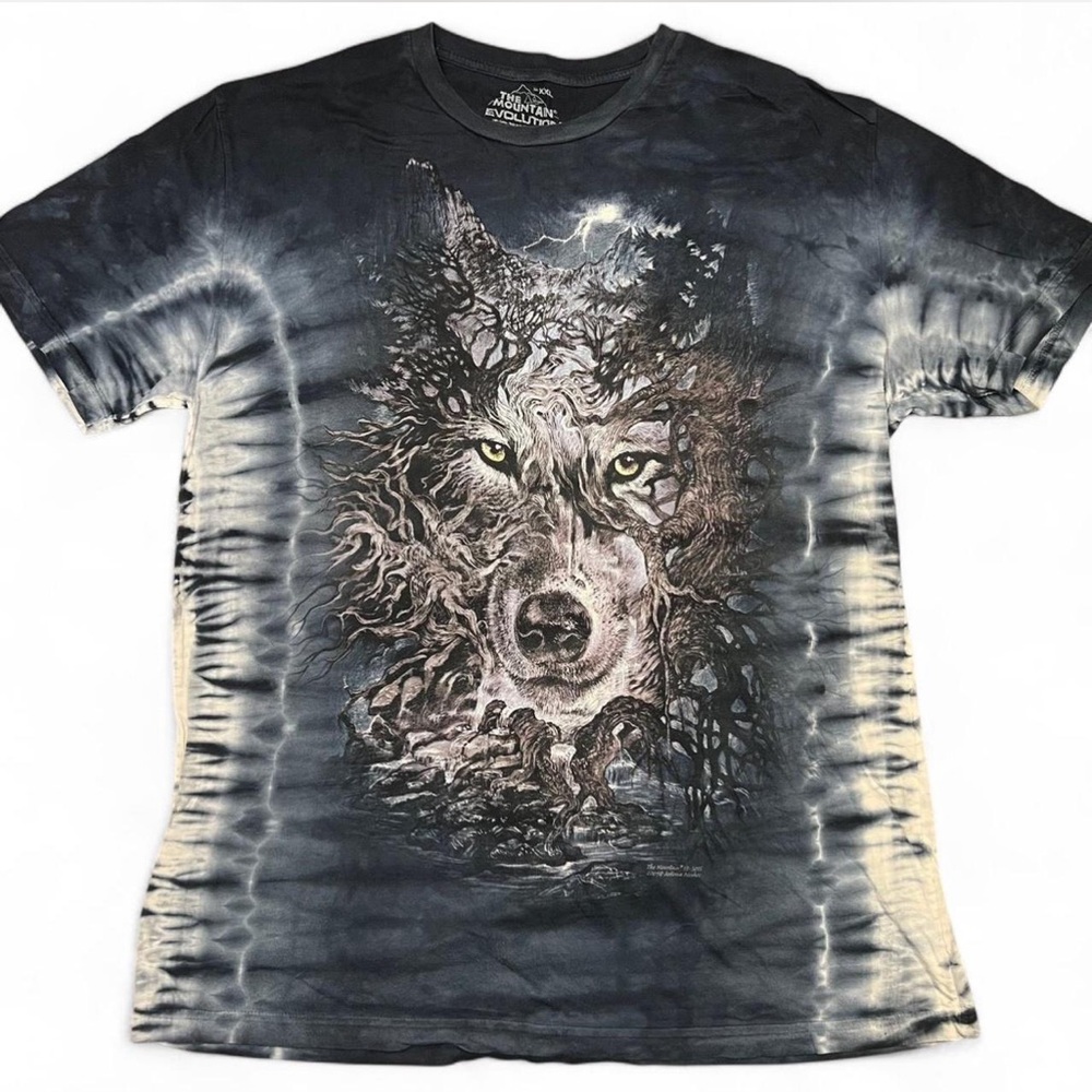 The Mountain Evolution Black and Gray Wolf Tee Women’s Size XXL